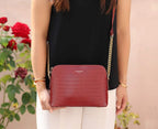 Petit sac bandoulière chaîne argentée motif crocodile David Jones