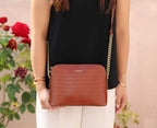 Petit sac bandoulière chaîne argentée motif crocodile David Jones