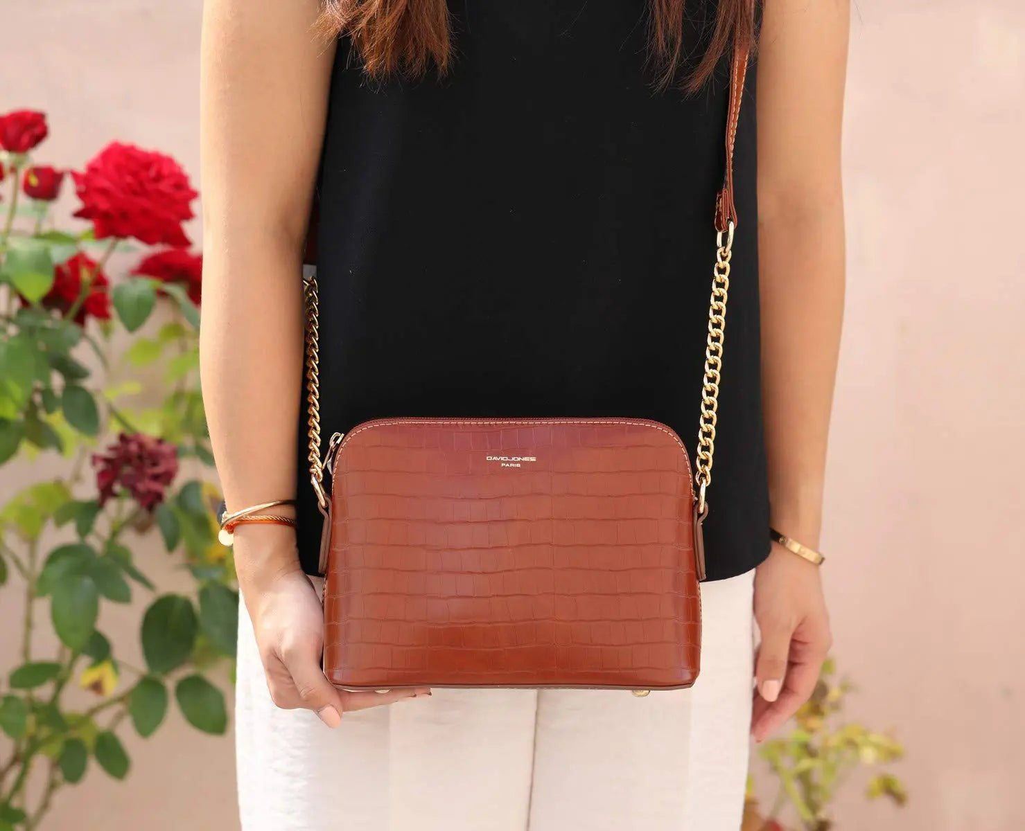 Petit sac bandoulière chaîne argentée motif crocodile David Jones